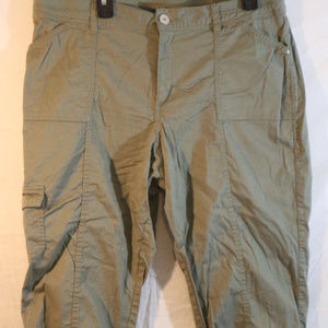 Croft & Barrow Green Cargo Capri 18